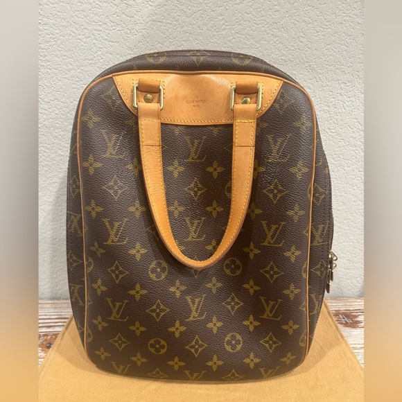 Louis Vuitton Excursion Bag - Picture 1 of 17
